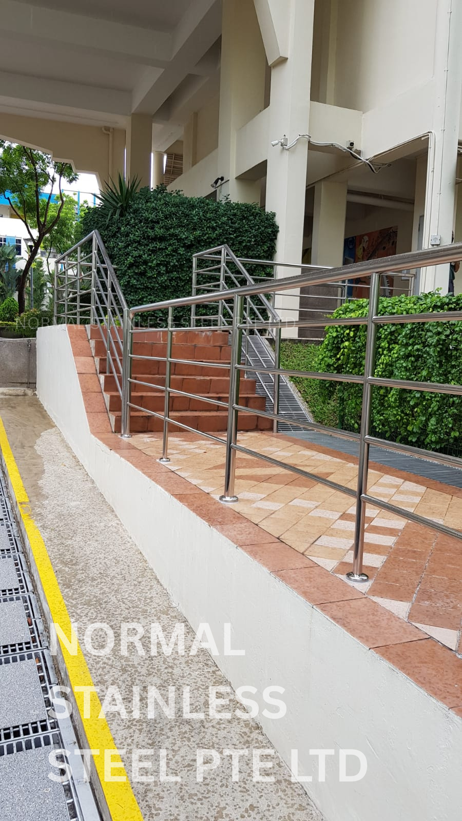 Outdoor stainless steel railing
